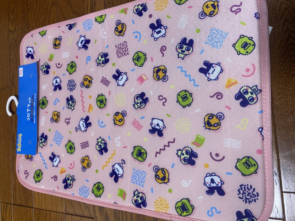 ダイソーたまごっちコラボ商品　フロアマット
