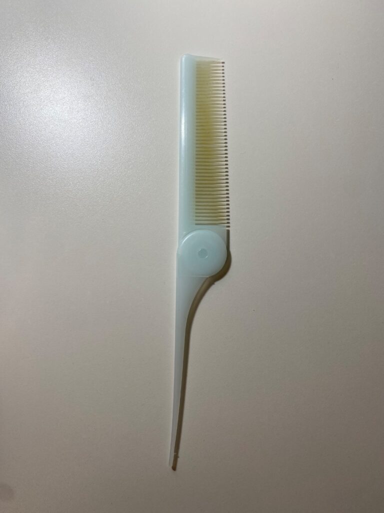 コンパクトヘアブラシ セリア 持ち運ぶ用のヘアブラシとして使用。