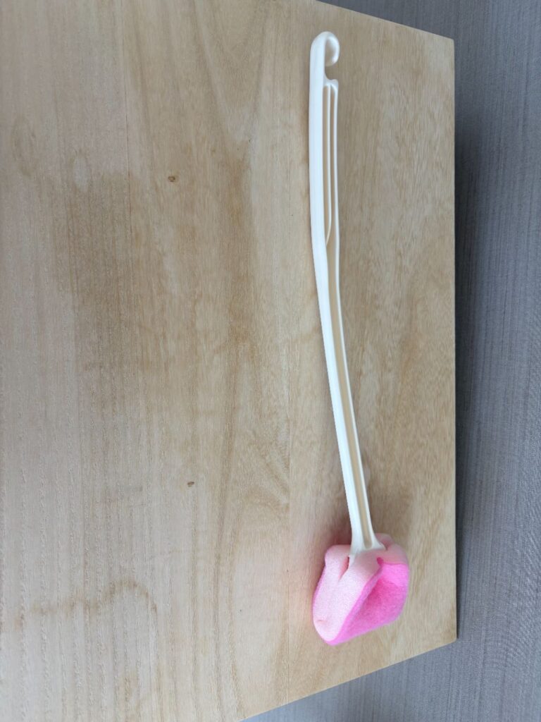 トイレクリーナー 先曲タイプ 抗菌・防臭 ４１．５ｃｍ Can Do（キャンドゥ） 先曲りでフチ裏もスッキリ洗えるトイレクリーナーです