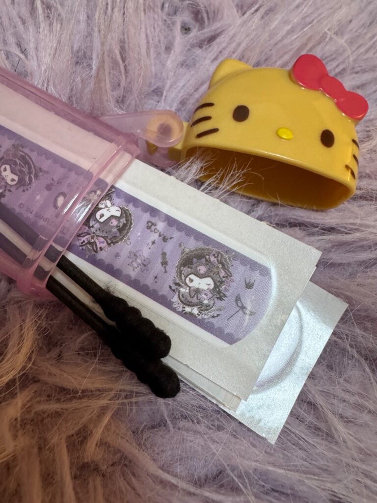 日焼けキティ　綿棒ケース Can Do（キャンドゥ） 絆創膏ケースが欲しくて購入