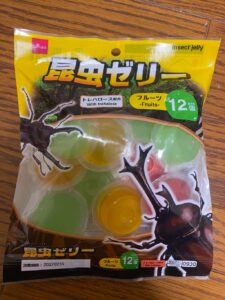 カラフルな昆虫ゼリーが12個入りで110…