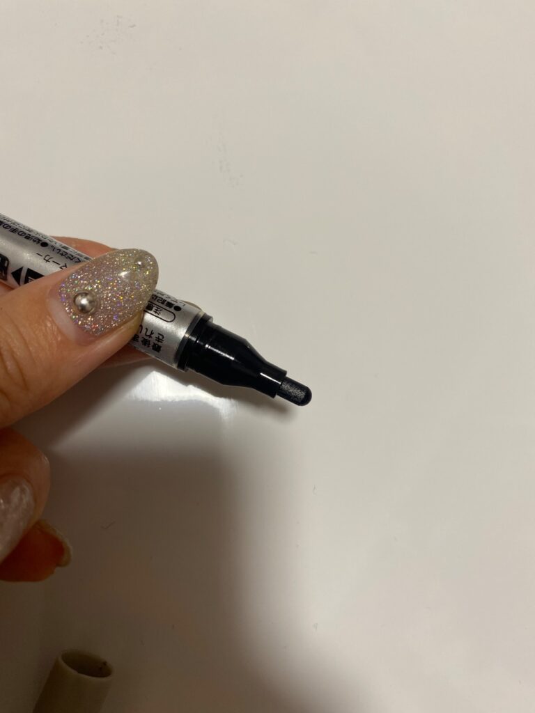 細字ホワイトボード用ボードマーカー ダイソー 磁石でくっつくタイプで収納に便利