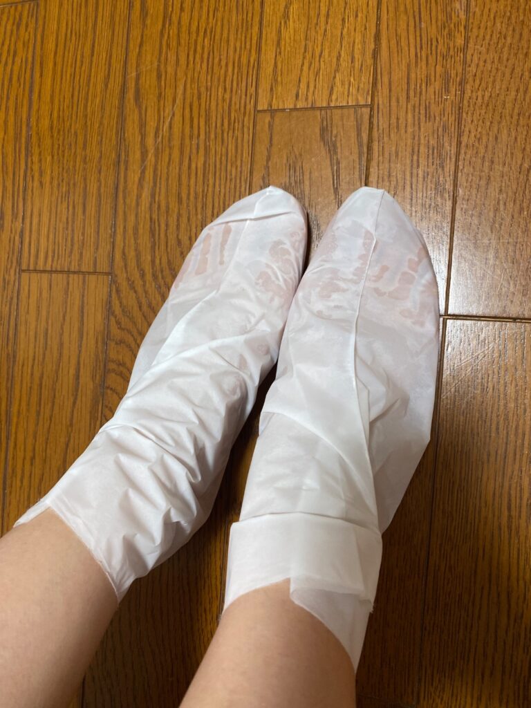 足先しっとりフットマスクパック ダイソー ウケるけどやらないよりマシ。笑