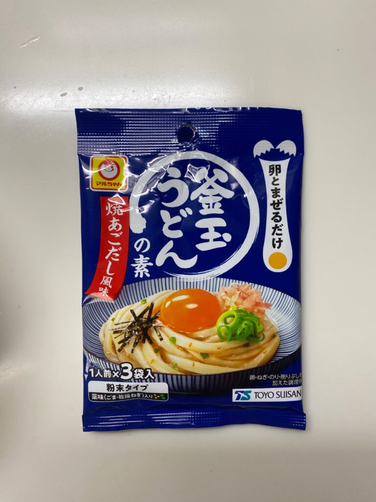 釜玉うどんの素 ダイソー 卵を入れるとまとまる味。あごだしが効いていて美味しい！