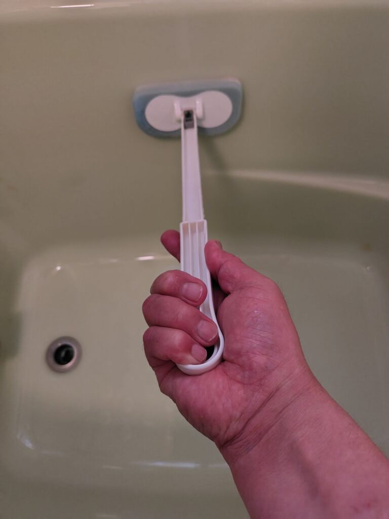 お掃除クリーナー ダイソー お風呂の浴槽の掃除をするため