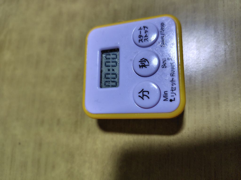 キッチンタイマー ダイソー 安価でセット、リセットができ、本格的なキッチンタイマーと変わらない優れもの