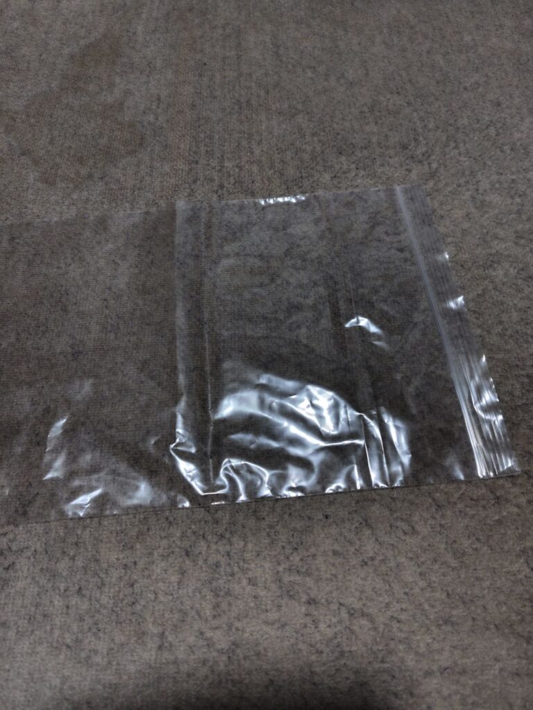 チャック付き収納袋 ダイソー フリマアプリで商品の梱包時に使用。