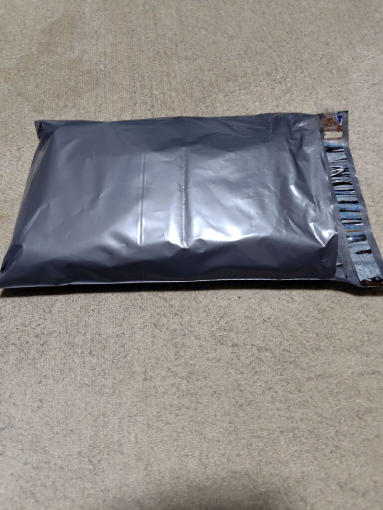 中身が見えない発送用袋 ダイソー フリマアプリにて特に衣類等を発送する時に使用します。