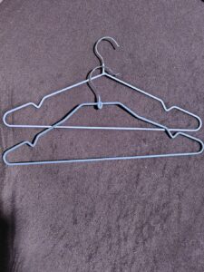 ハンガーは普通は洋服等を掛けた時滑ってし…