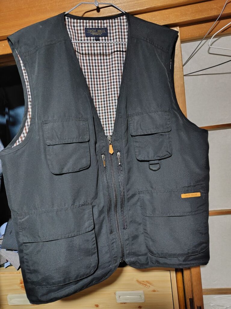 滑らない針金ハンガー ダイソー ハンガーは普通は洋服等を掛けた時滑ってしまい上手く掛けられなかったがこのハンガーは全く滑らないハンガーです。