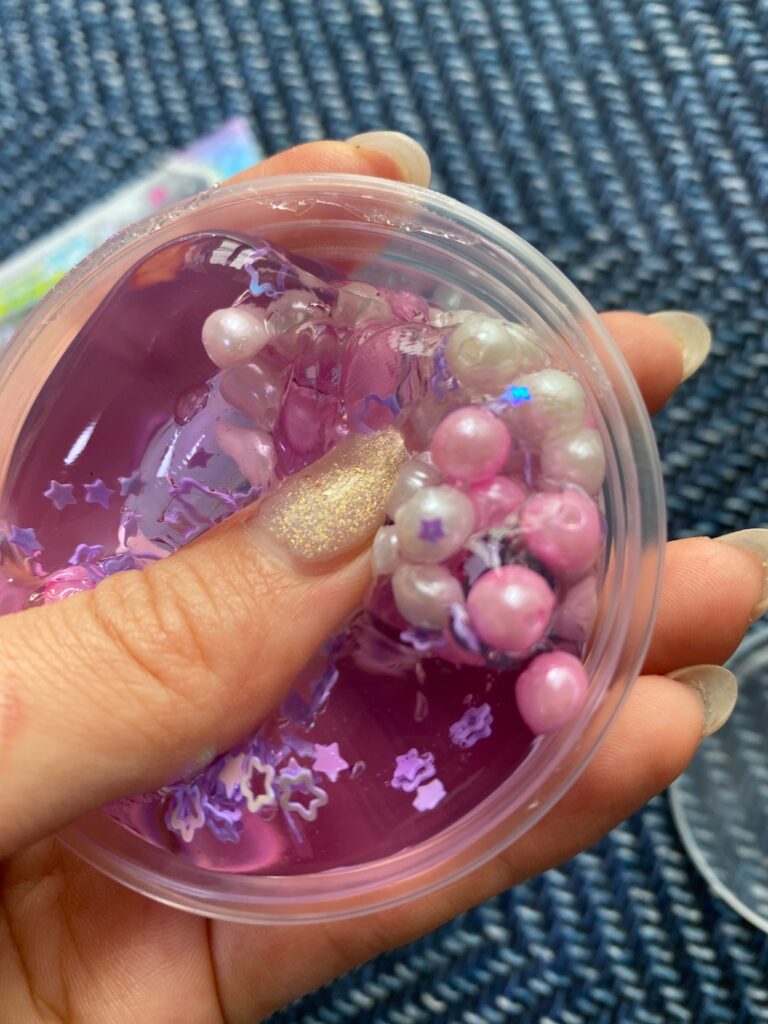 キラキラパール韓国スライム ダイソー いつものスライムとは違った遊び方ができる