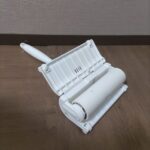 ケース一体式粘着クリーナー  ケースと一体型になってるので使い終わったら自立して置いておける