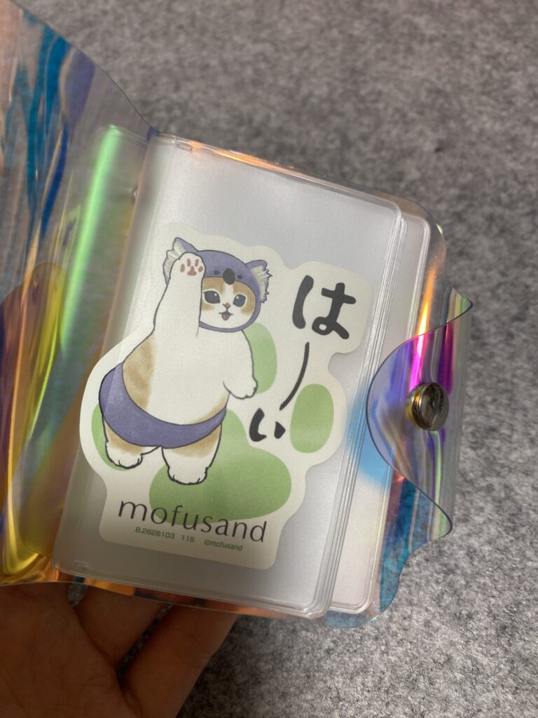 カードケース　オーロラ色をセリアで購入した口コミ写真（3枚目）