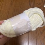 ブランケットヤーン アイボリー ダイソー フワフワな毛糸