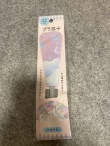 扇子を欲しがる子供に