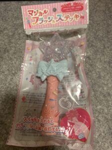 カラフルに光るステッキが100円！