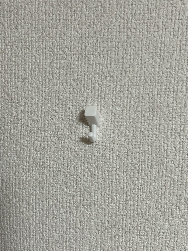 石こうボード専用 ピン跡が残りにくいピンフック3個をCan Do（キャンドゥ）で購入した口コミ写真（3枚目）