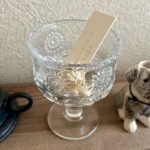 足つきガラスカップひまわりエンボスをナチュラルキッチンで購入した口コミ写真（3枚目）