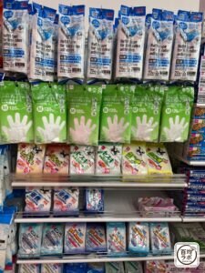 ポリエチレン手袋 Mサイズ 120枚の100均売り場写真