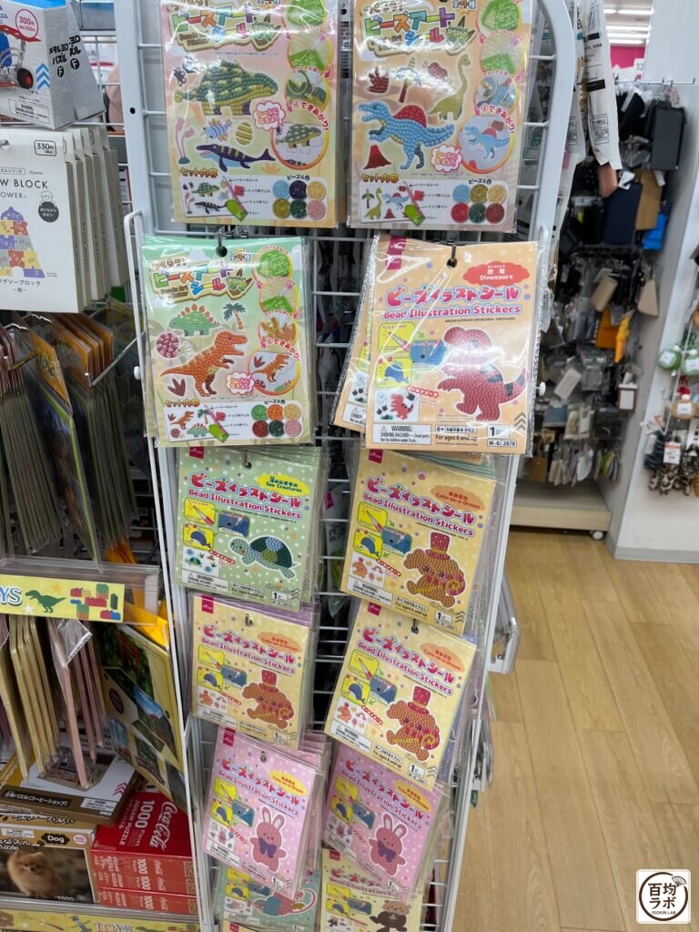 ダイソー 東戸塚の手芸・毛糸売り場に並ぶビーズアートシール（2026年8月12日撮影）