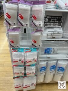 梱包クッションシートの100均売り場写真
