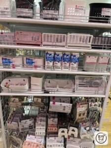 レンジフードフック 4連の100均売り場写真