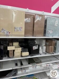 ダイソー 東戸塚の手芸・毛糸売り場に並ぶ発泡スチロール板、カラーボードなど計3商品（2026年8月13日撮影）