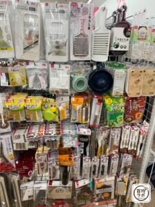 野菜の皮むきスポンジの100均売り場写真