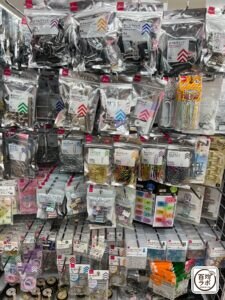 挟みやすいゼムクリップの100均売り場写真