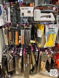 T型ハンドルドライバーセットの100均売り場写真