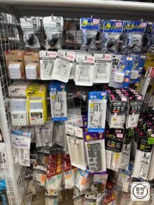 4個口マイクロタップの100均売り場写真
