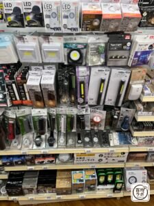 9LEDライトの100均売り場写真