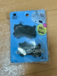 ペタッと貼れる洗面台スポンジ（POCHA NEKO）をCan Do（キャンドゥ）で購入した口コミ写真（1枚目）